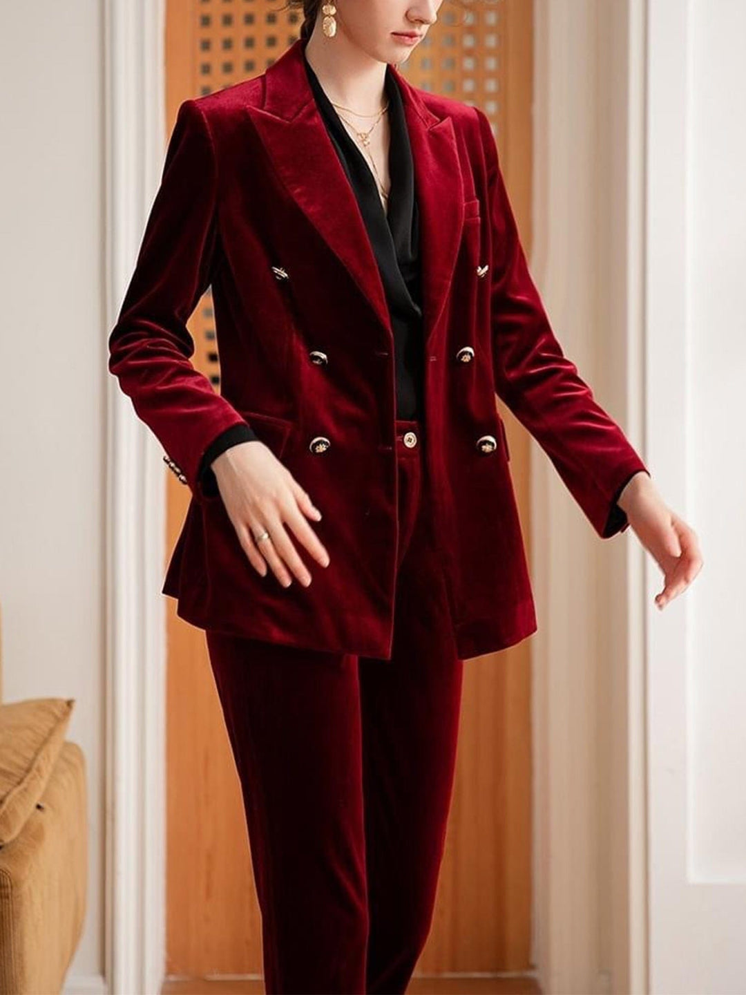 solovedress 2 Piece Burgundy Velvet Double Breasted Peak Lapel Women Suit