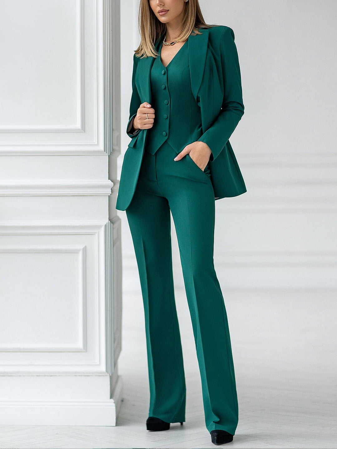 solovedress Hunt Green 3 Piece Peak Lapel Double Buttons Business Casual Slim Fit Women Suit