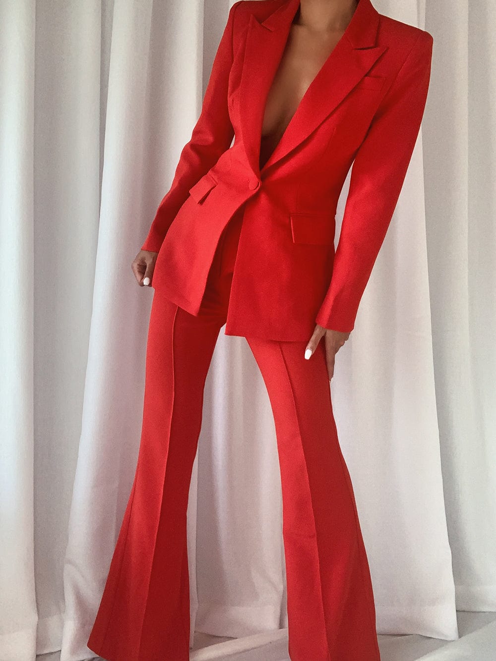 solovedress Red 2 Piece Peak Lapel Single Breasted Slim Fit Women's Suit